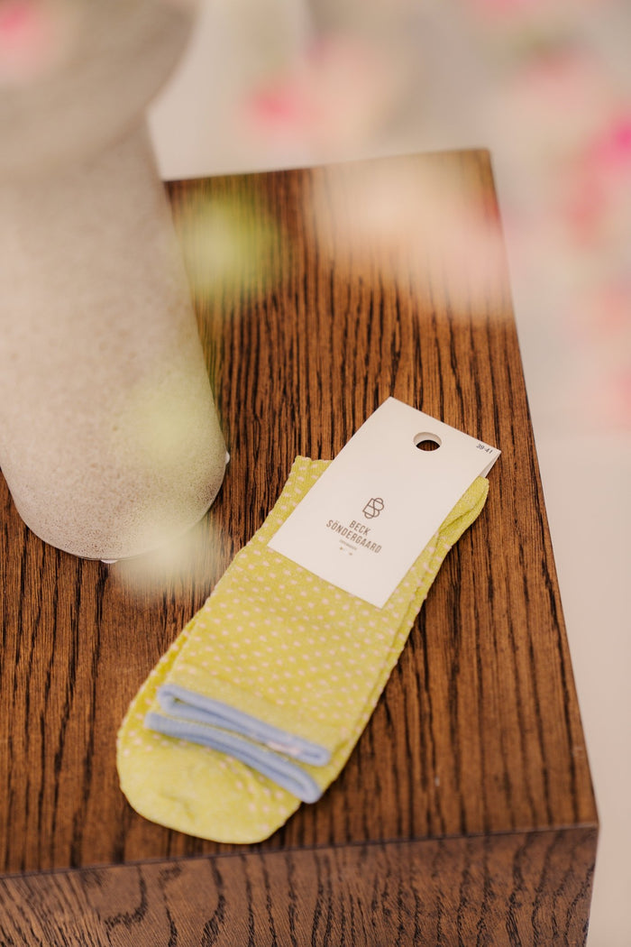 Dina Small Dots - popcorn yellow - Bij Keesje - Becksöndergaard - Sokken