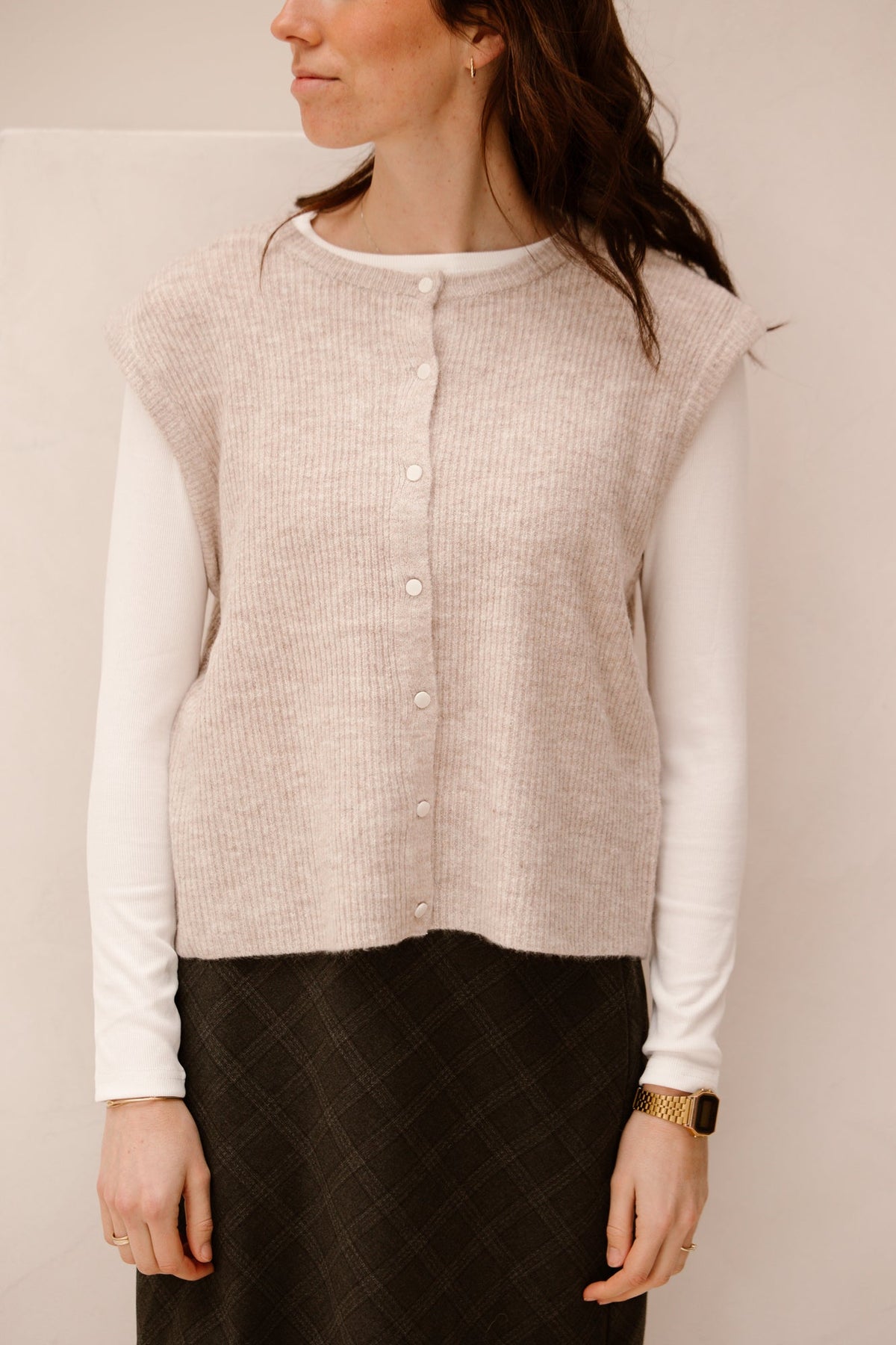 Everest knit vest sand melange - Bij Keesje - Neo Noir