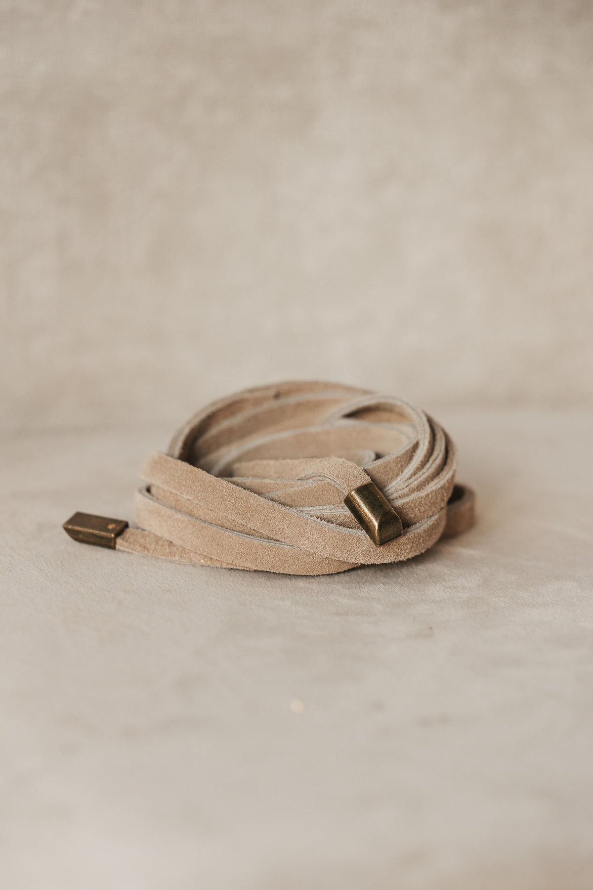 Wikkelriem suede taupe