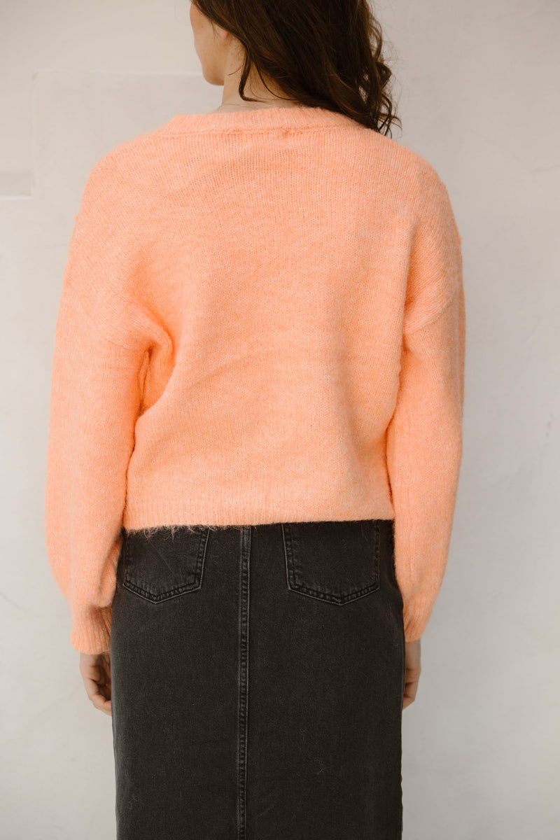 Flower sweater A8490 peach - Bij Keesje - Bij Keesje