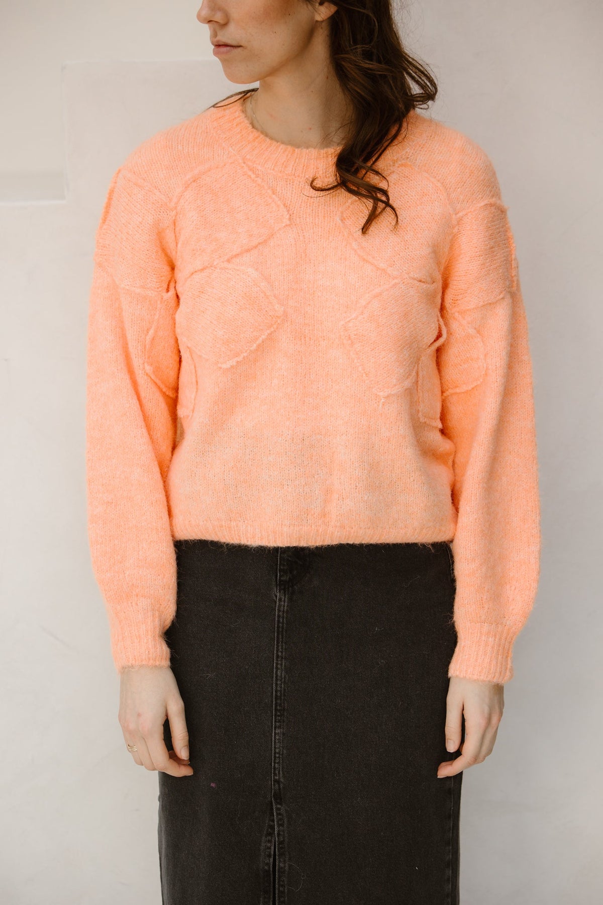 Flower sweater A8490 peach - Bij Keesje - Bij Keesje