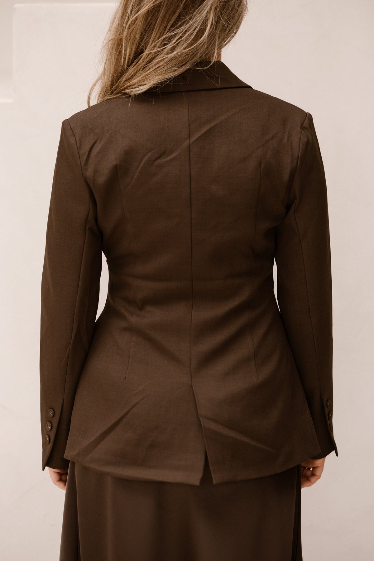 Getailleerde blazer bruin - Bij Keesje - Bij Keesje