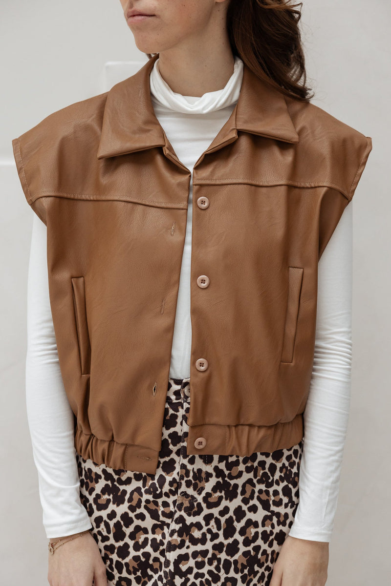 Gilet elastic leatherlook camel - Bij Keesje - Bij Keesje