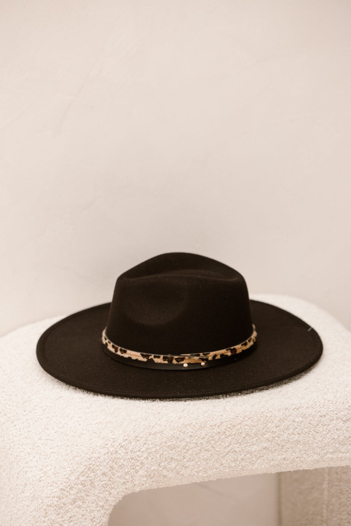 Hoed Veerle smalle band zwart - Bij Keesje - Bij Keesje