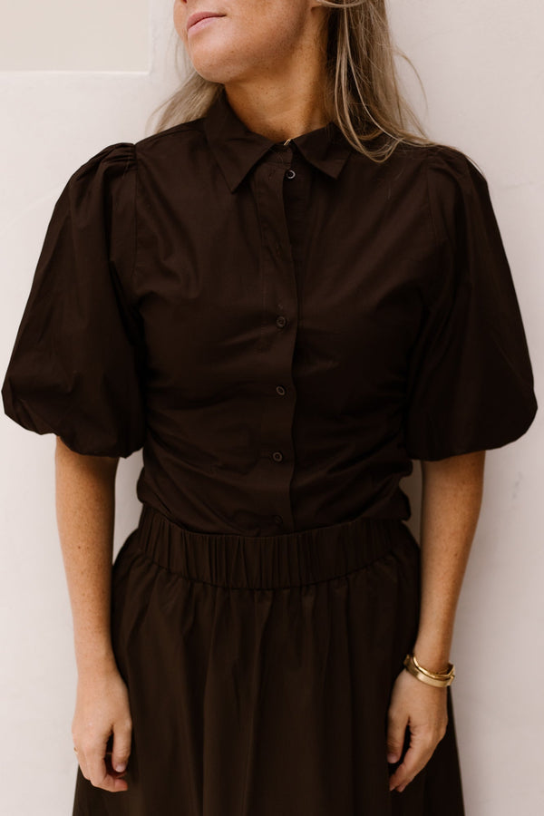 Ismara solid shirt dark brown - Bij Keesje - Neo Noir - shirt