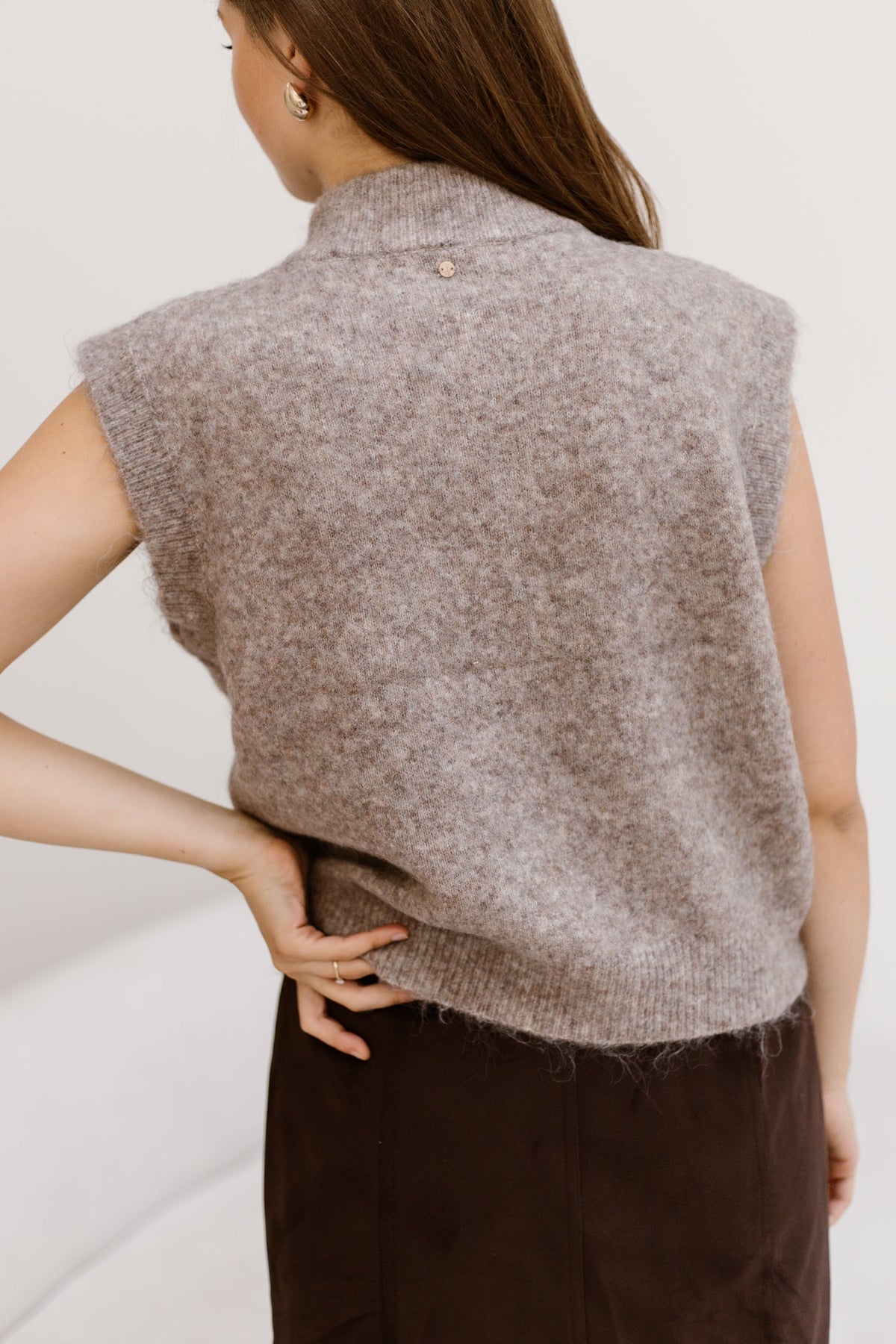 Kaat Spencer Top Met Knopen Taupe - Bij Keesje - Bij Keesje - Gilet