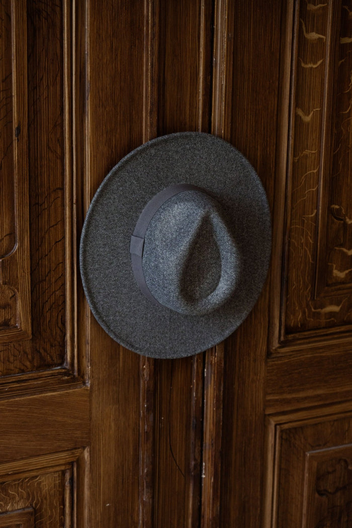 Katia hoed brede band grijs - Bij Keesje - Bij Keesje