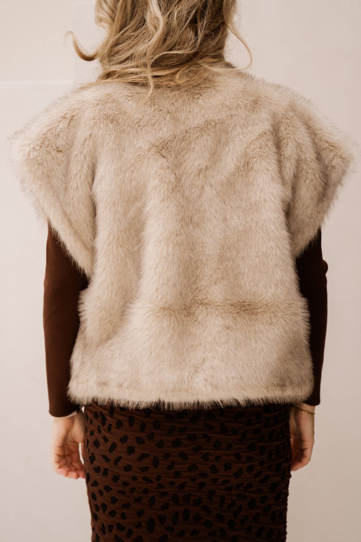 Kevini fauz fur vest beige - Bij Keesje - Neo Noir
