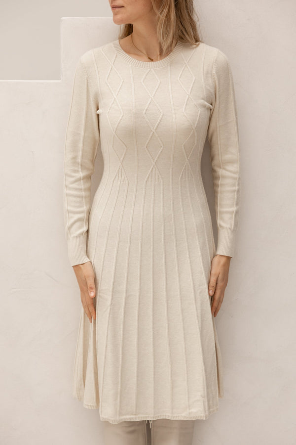 Knit dress sand SL - Bij Keesje