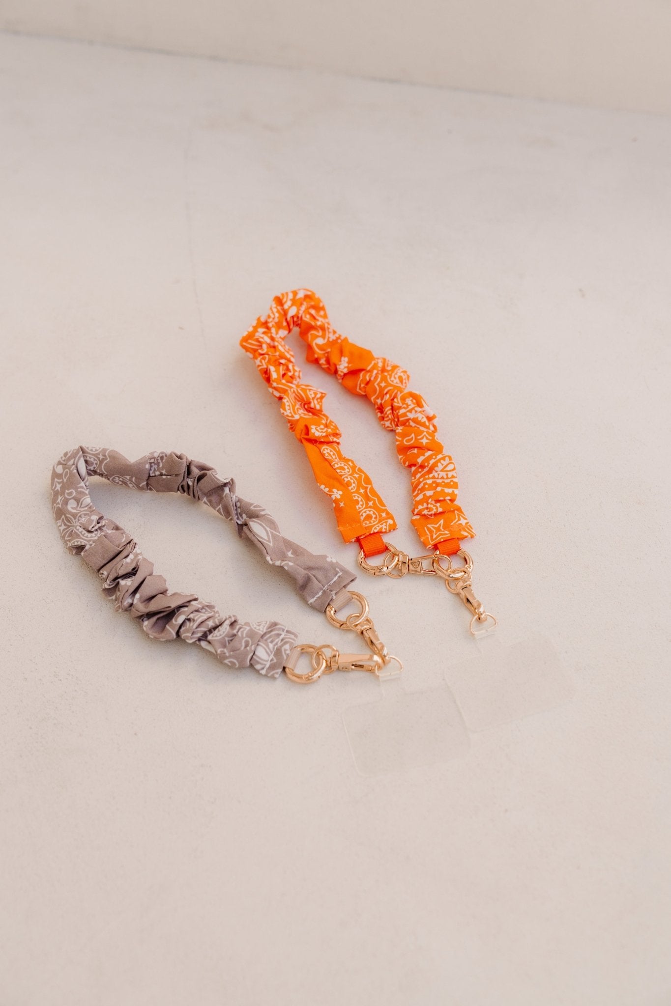 Lampart telefoonketting oranje - Bij Keesje - Bij Keesje - accessoires