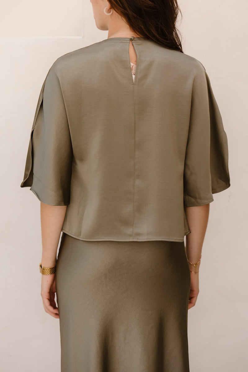 Liora heavy sateen blouse cold army - Bij Keesje - Neo Noir