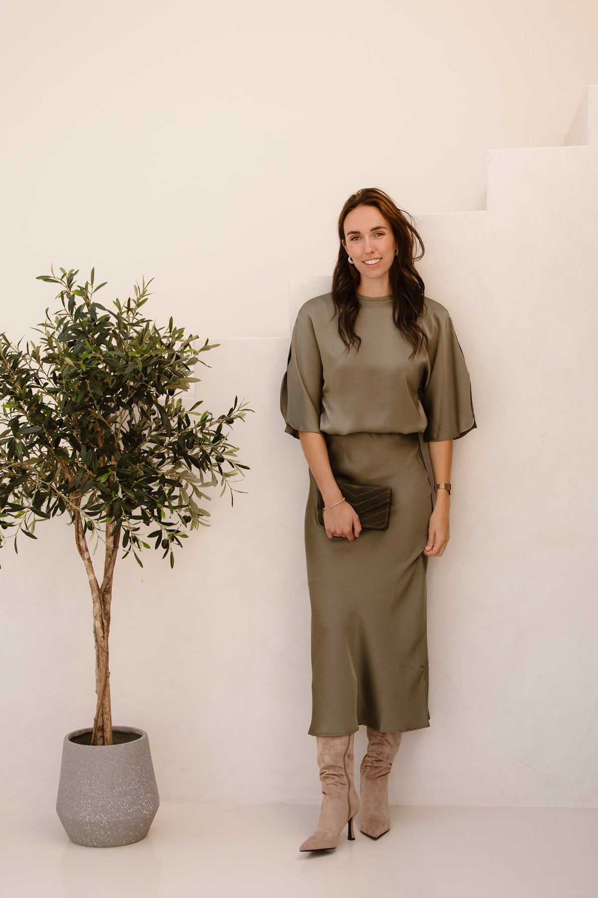 Liora heavy sateen blouse cold army - Bij Keesje - Neo Noir