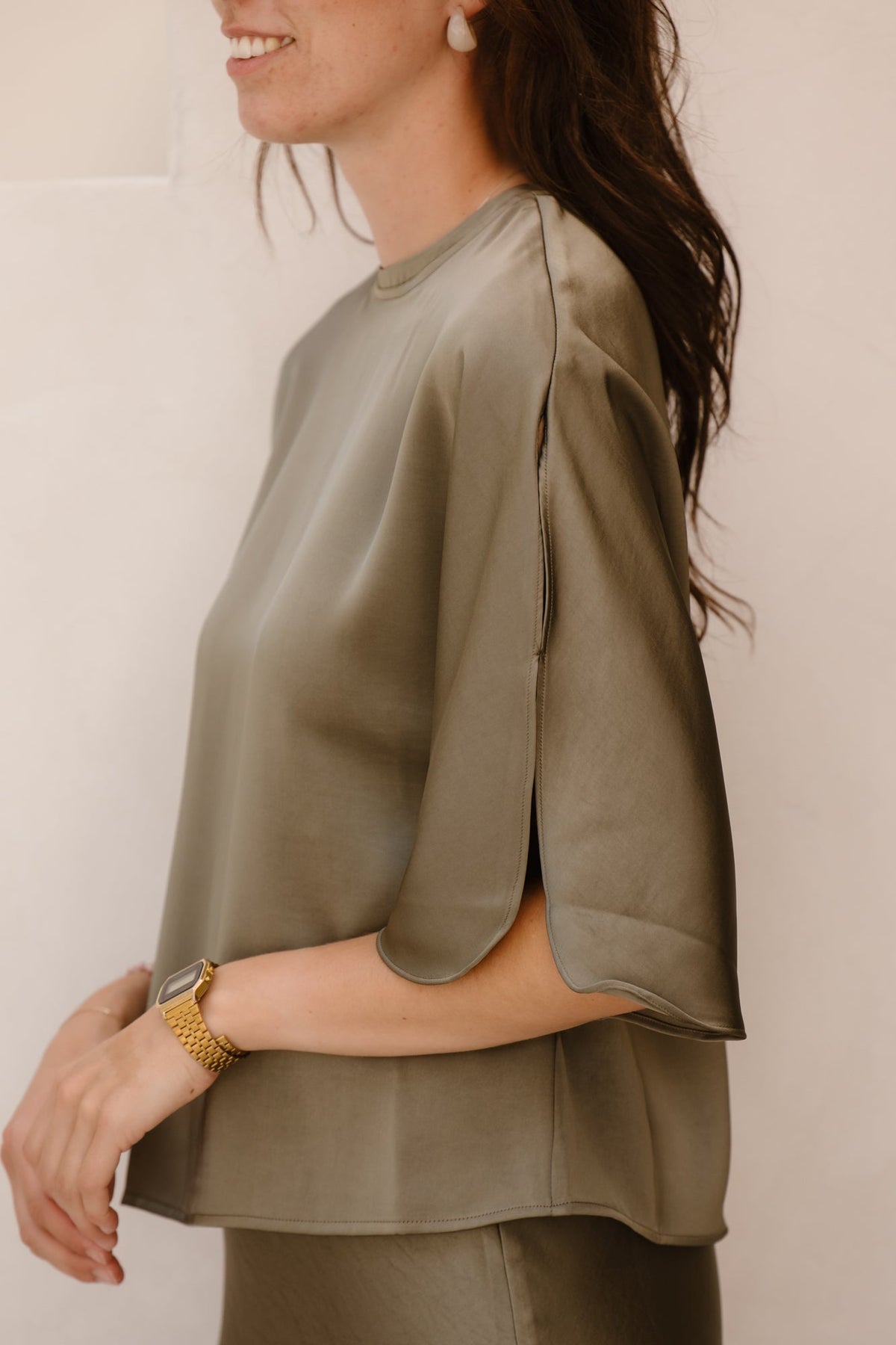 Liora heavy sateen blouse cold army - Bij Keesje - Neo Noir