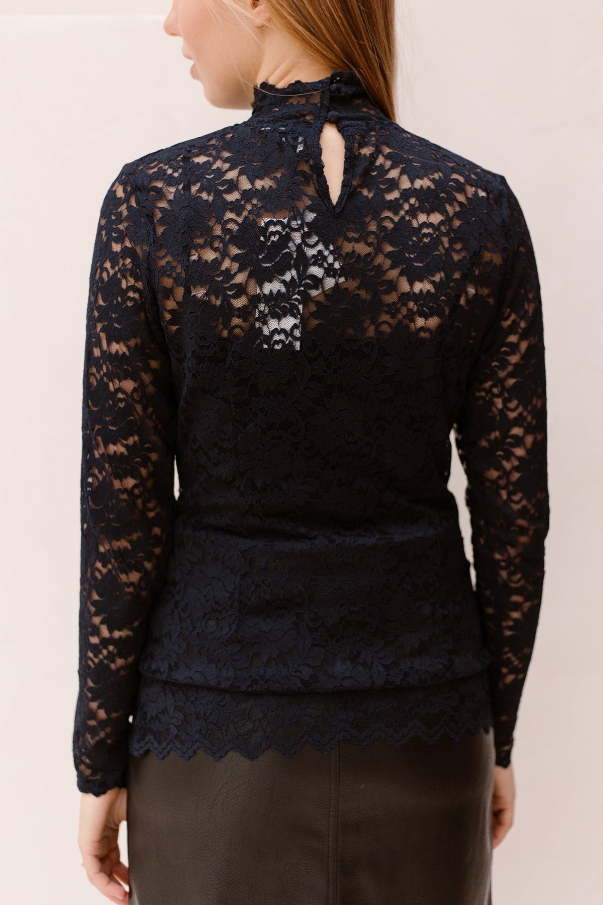 Liza laceflower blouse navy - Bij Keesje - Neo Noir