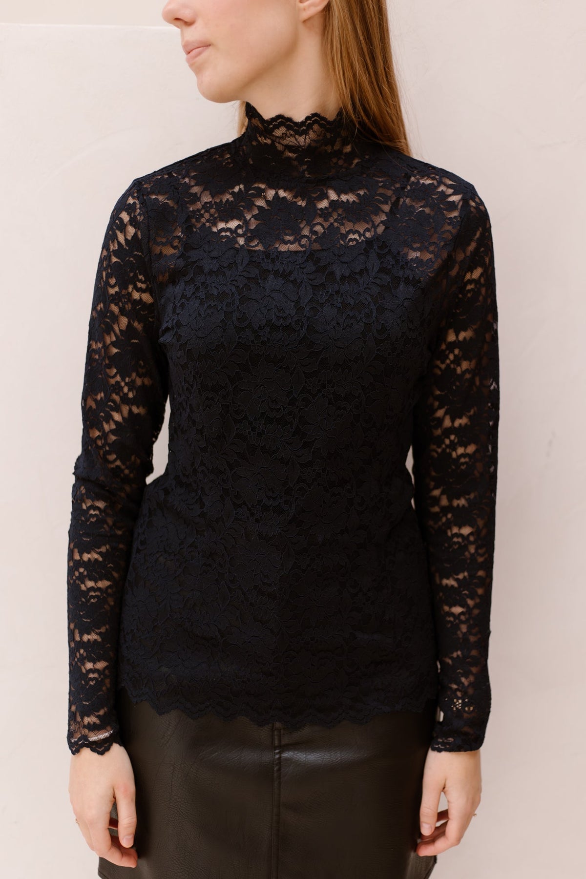 Liza laceflower blouse navy - Bij Keesje - Neo Noir