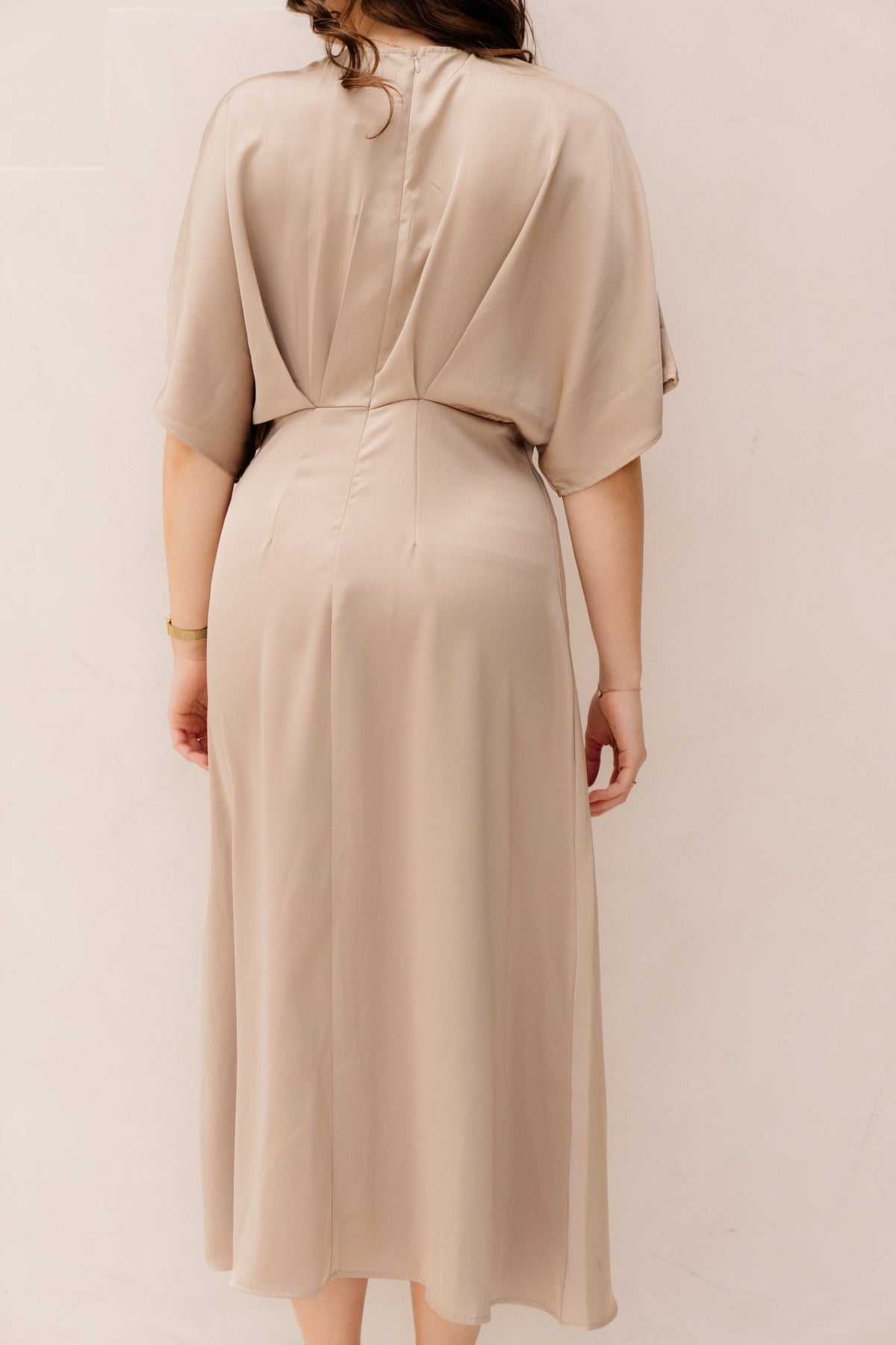Lynn satinlook dress taupe - Bij Keesje - Bij Keesje - Jurk