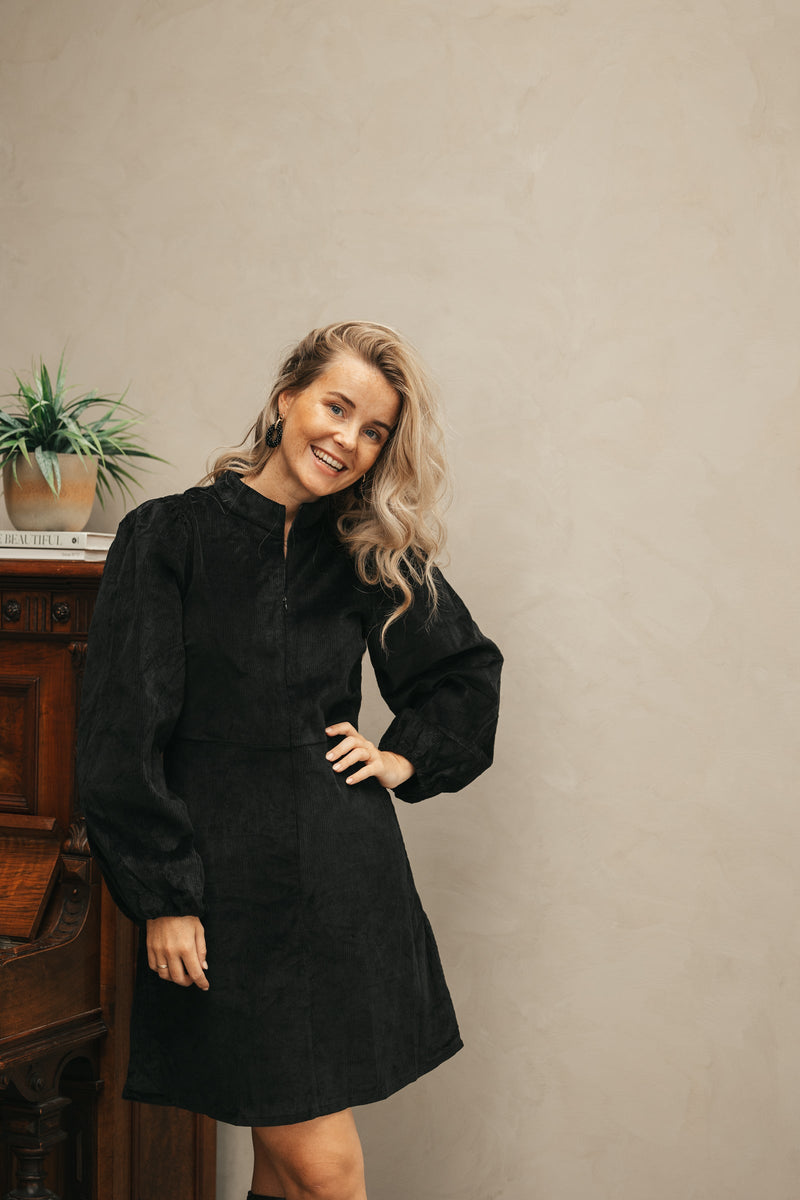 Marit rib col dress black - Bij Keesje