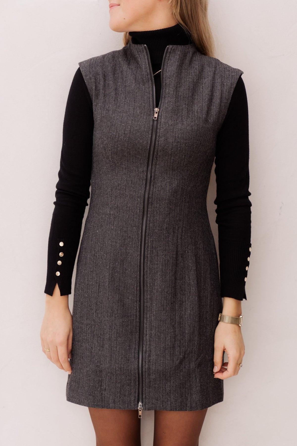 Melville herringbone dress antracit - Bij Keesje - Neo Noir