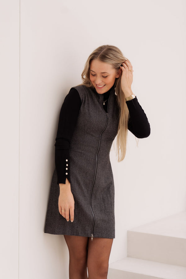 Melville herringbone dress antracit - Bij Keesje - Neo Noir