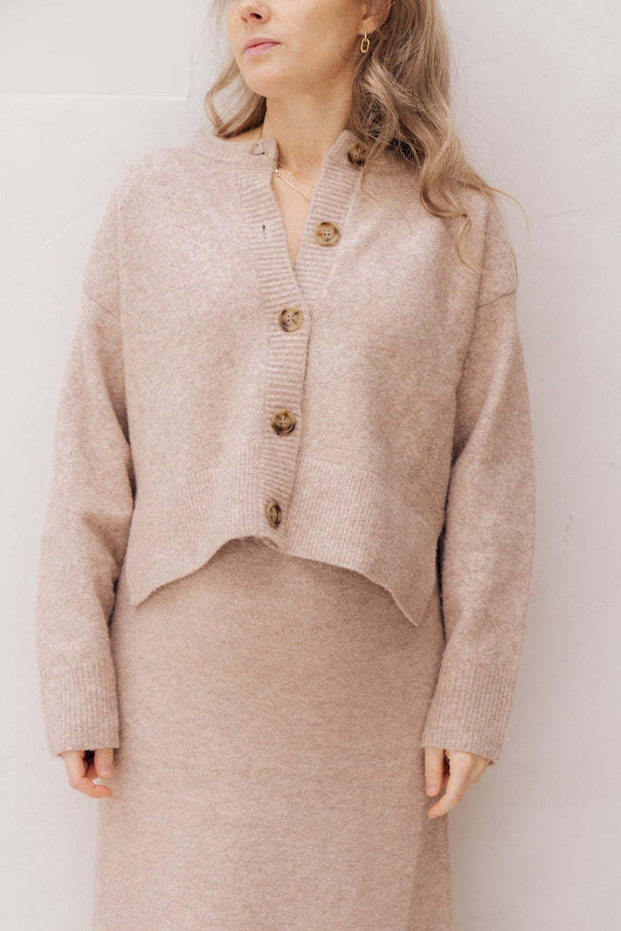 Muki knit cardigan sand melange - Bij Keesje - Neo Noir