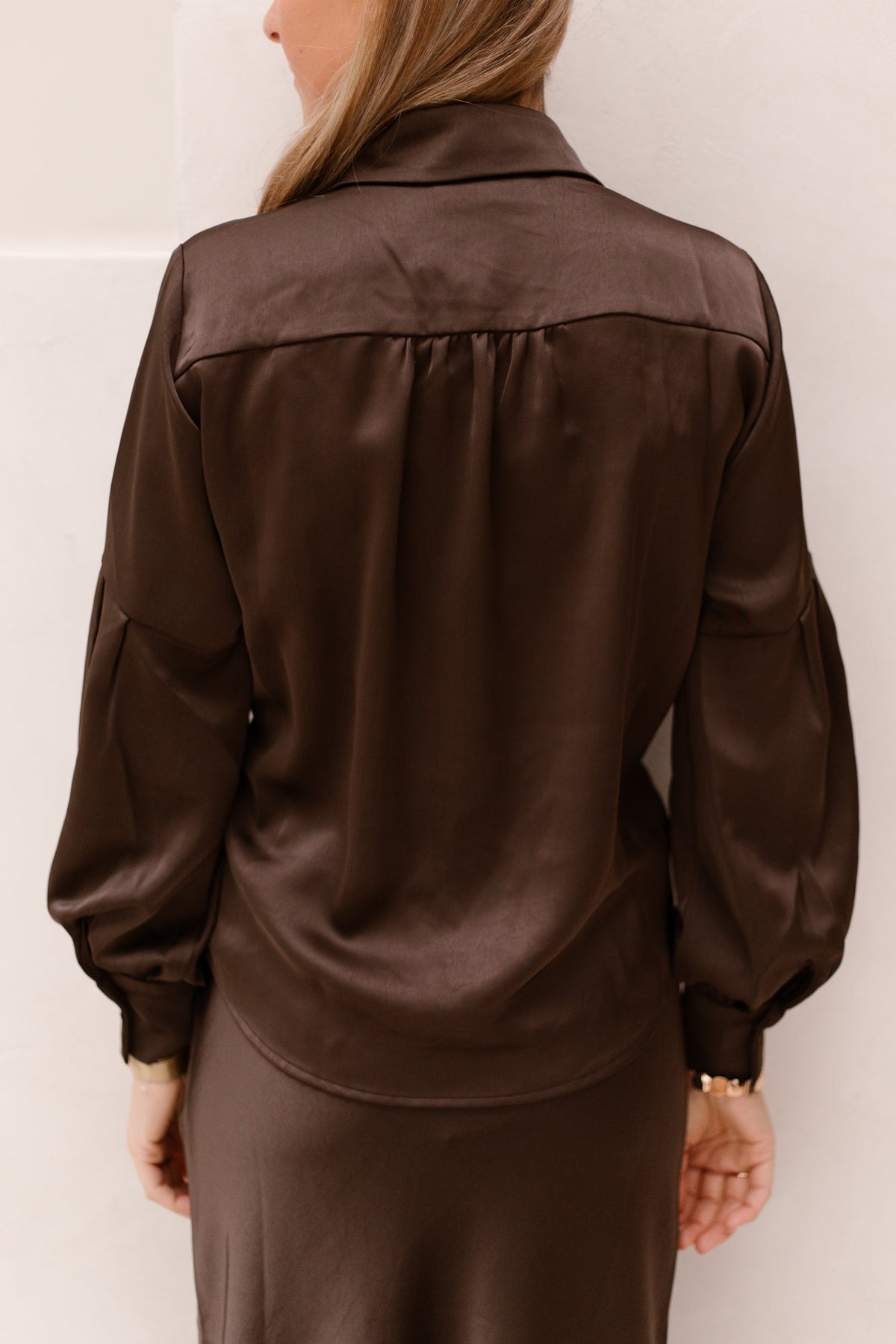 Naja satin shirt dark brown - Bij Keesje - Neo Noir