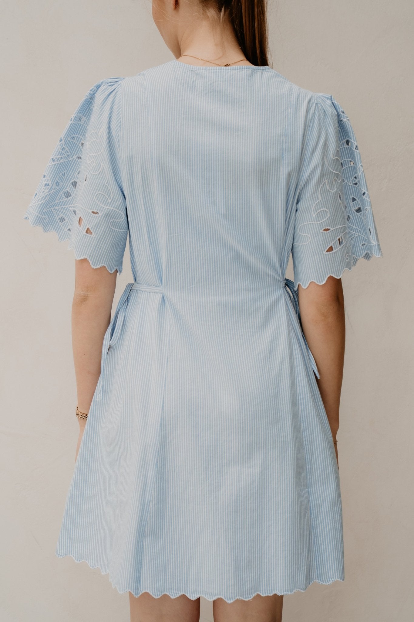 Objbera S/S Short Shirt Dress Winter Sky/White - Bij Keesje - Object - jurk