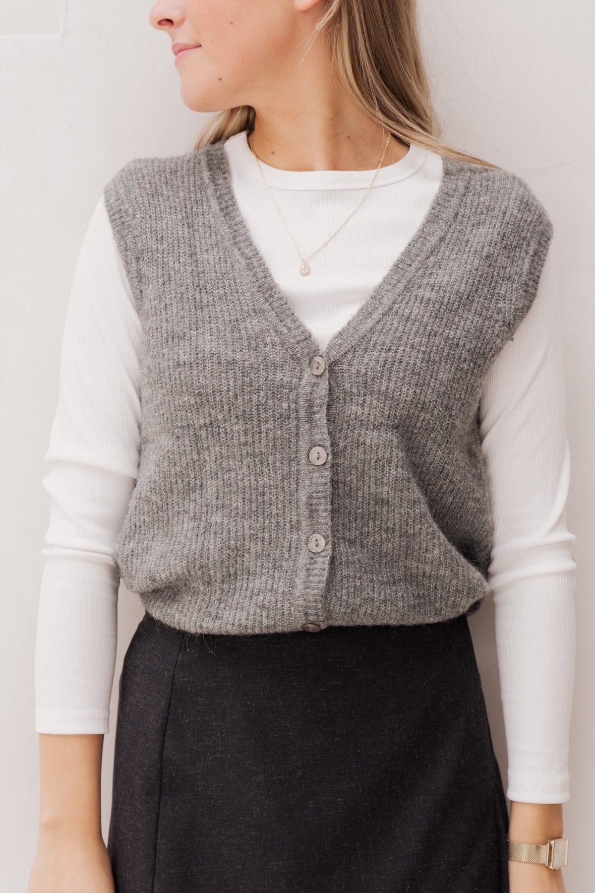 Objdiana re v - neck knit vest noos medium grey melange - Bij Keesje - Object
