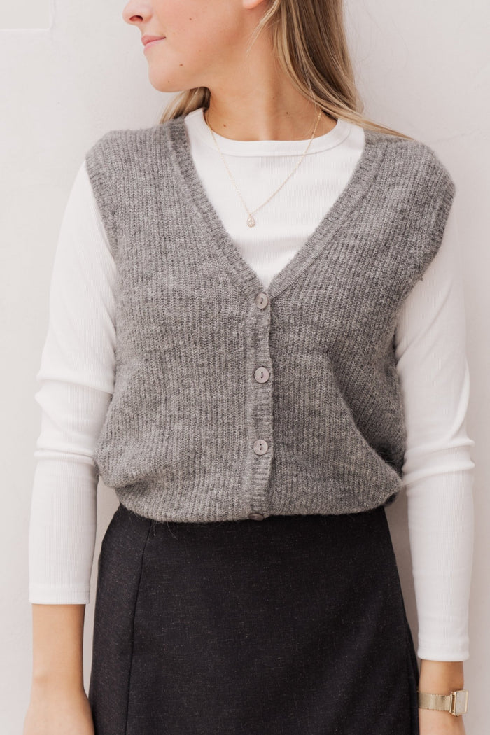 Objdiana re v - neck knit vest noos medium grey melange - Bij Keesje - Object