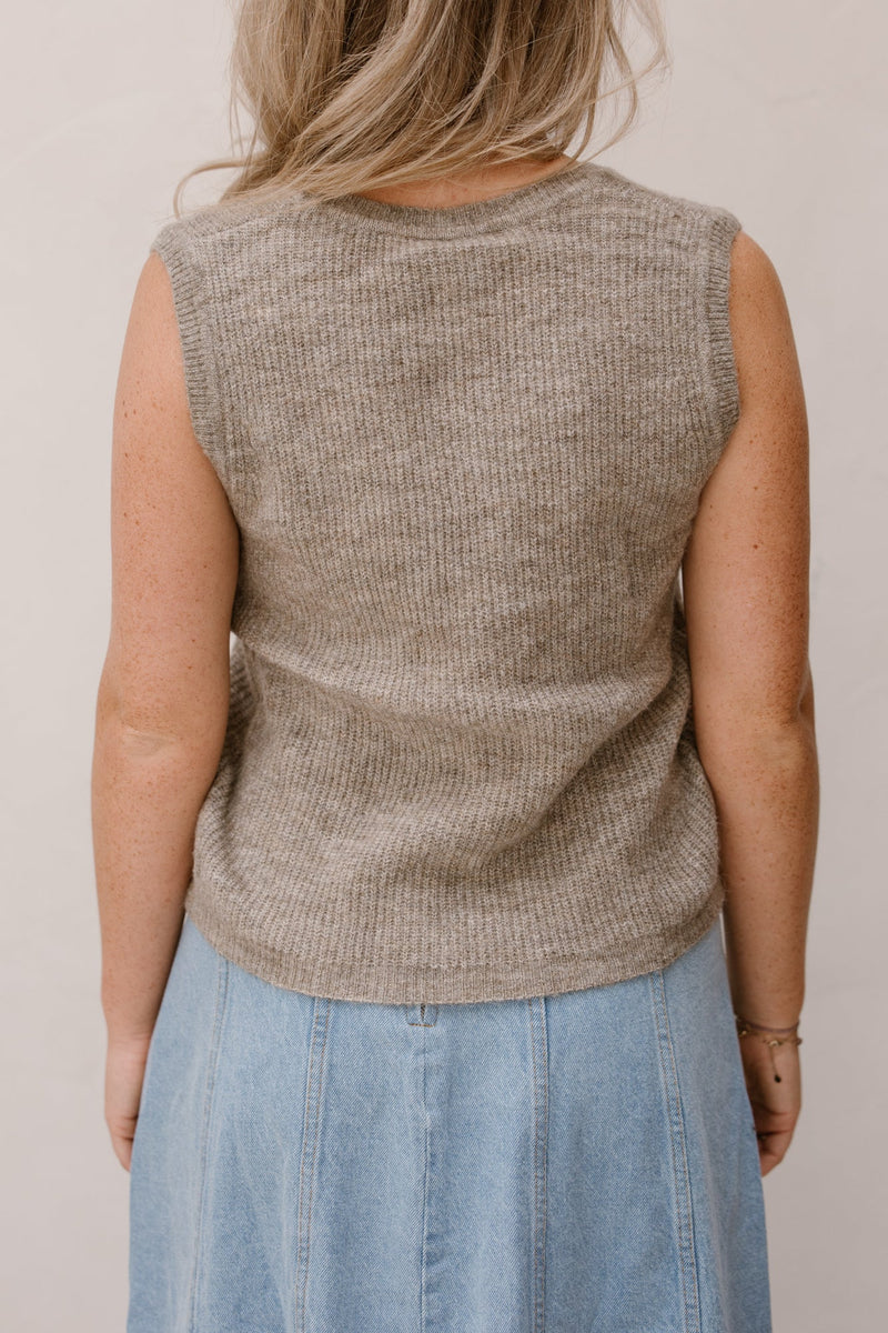 Objdiana re v - neck knit vest noos morel melange - Bij Keesje - Object