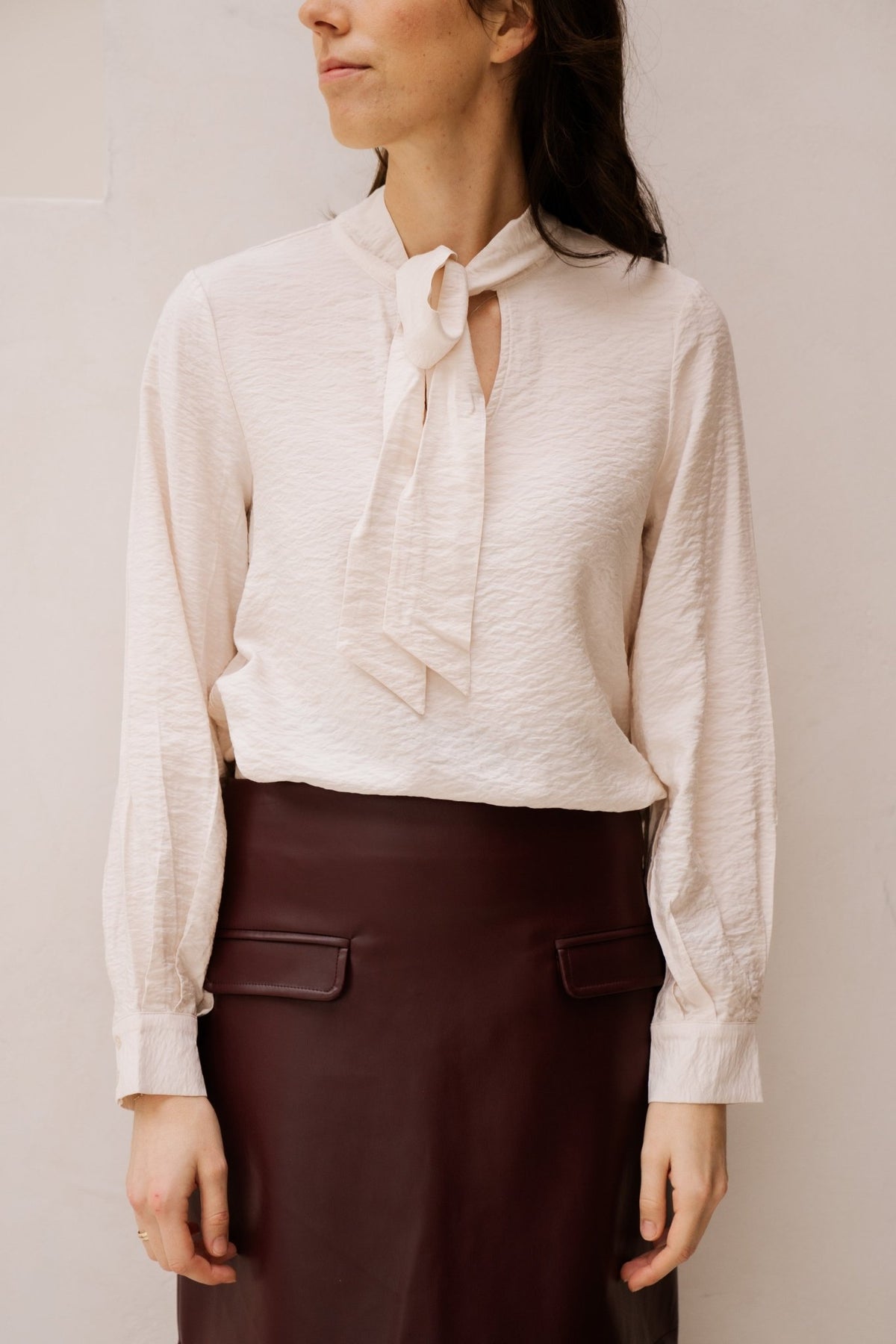 objjacira L/S RE bow shirt noos white sand - Bij Keesje - Object