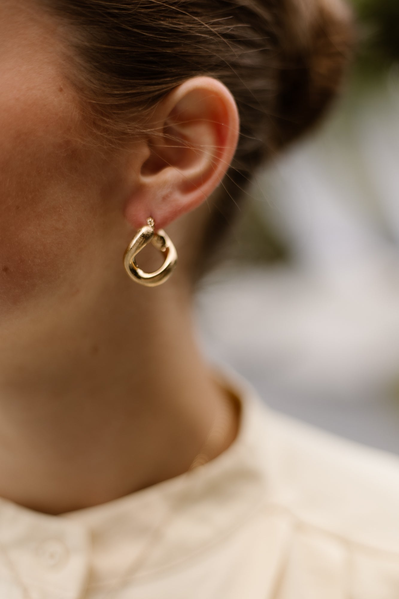 Oorbellen Amy irregular shape gold - Bij Keesje - Lumé - accessoires