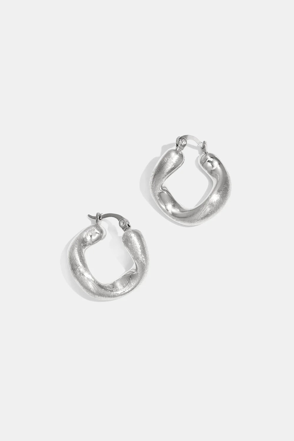Oorbellen Amy irregular shape silver - Bij Keesje - Lumé - accessoires