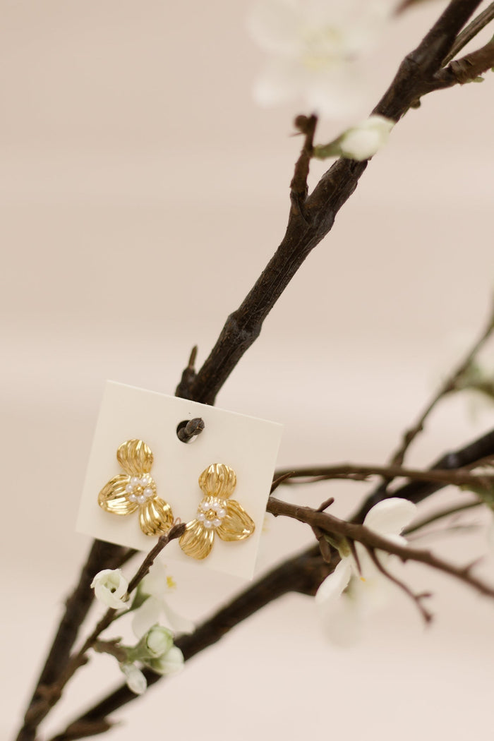 Oorbellen flower gold pearl - Bij Keesje - Bij Keesje - Oorbellen