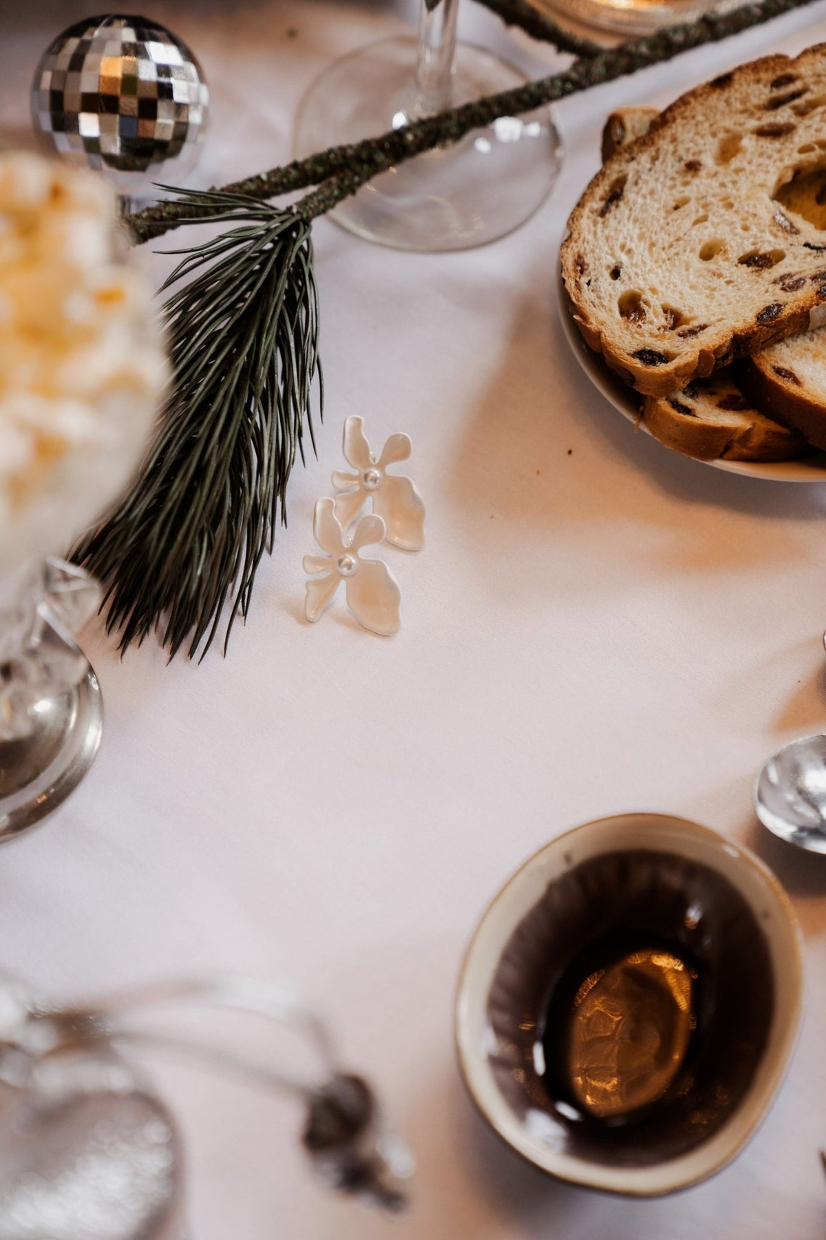 Oorbellen Flower White Pearl - Bij Keesje - BOW19