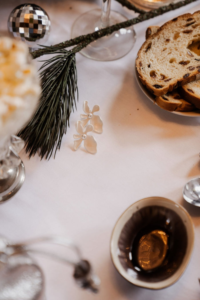 Oorbellen Flower White Pearl - Bij Keesje - BOW19