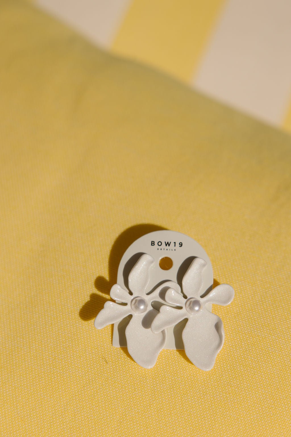 Oorbellen Flower White Pearl - Bij Keesje - BOW19