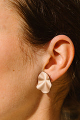 BOW19 Lip Earrings Nougat S