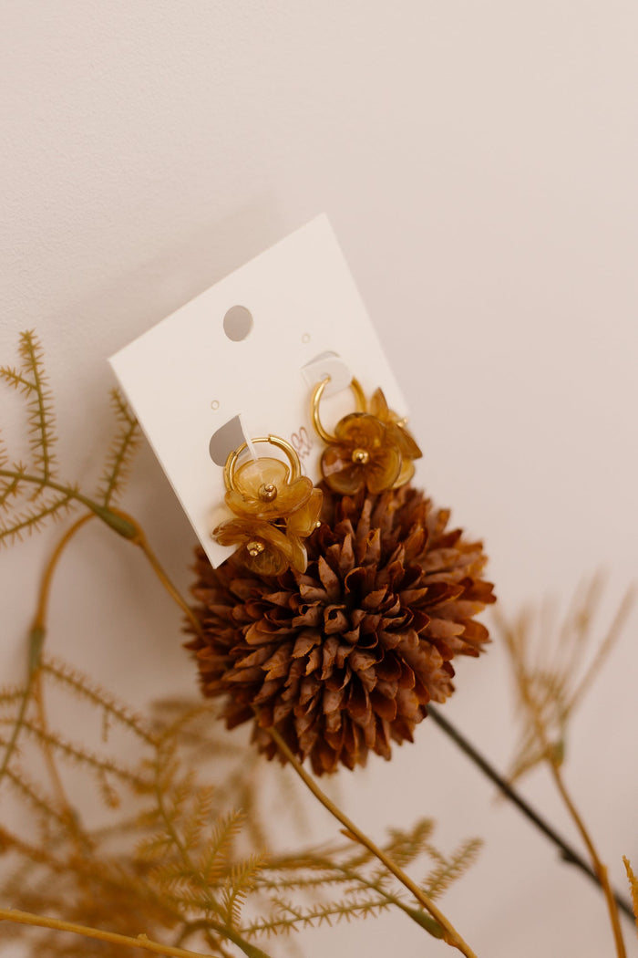 Oorbellen Mariella small flower khaki - Bij Keesje - Bij Keesje - Oorbellen