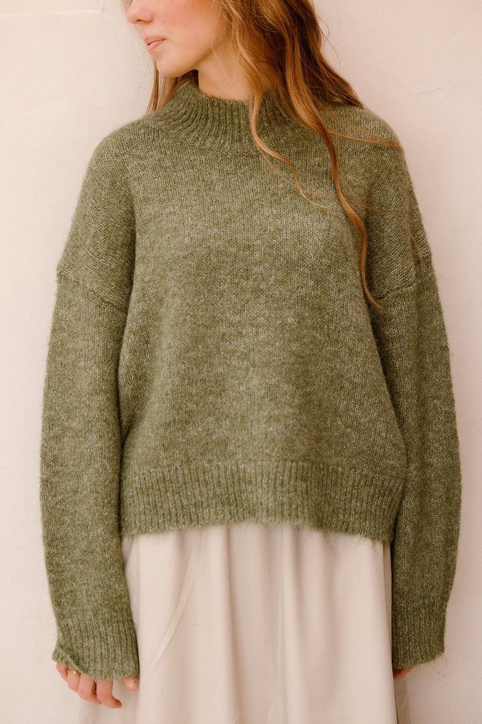 Paulina Fluffy Knit Blouse Dusty Green - Bij Keesje - Neo Noir