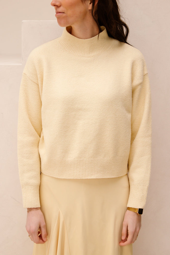 Paulina knit blouse butter yellow - Bij Keesje - Neo Noir - sweater