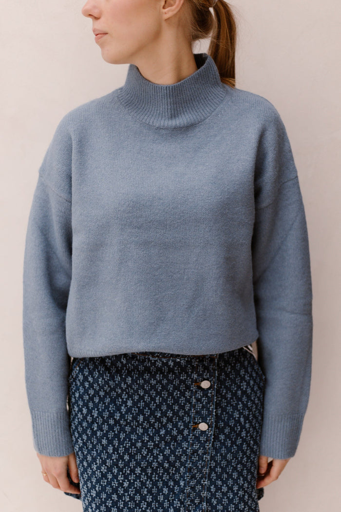 Paulina knit blouse smoke blue - Bij Keesje - Neo Noir
