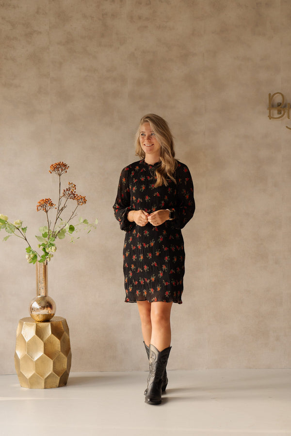 Petra plisse flower dress black - Bij Keesje