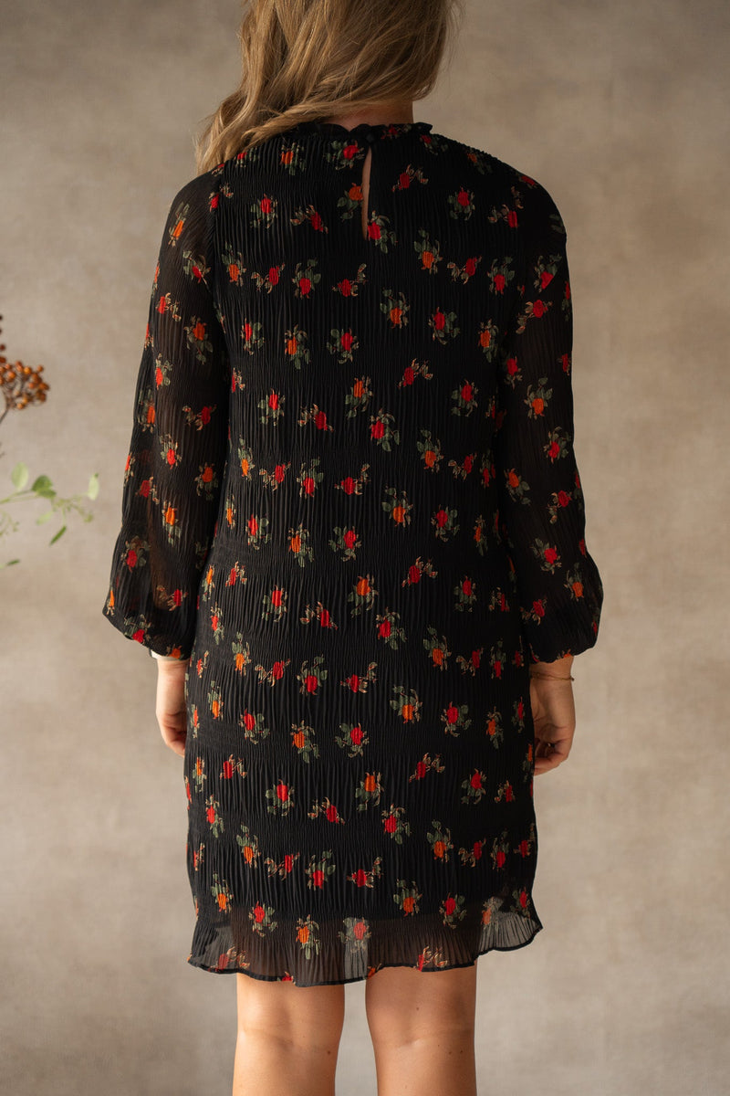 Petra plisse flower dress black - Bij Keesje