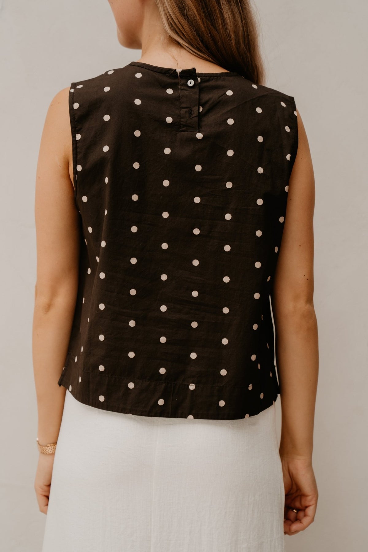 Polly Dot Top Dark Brown - Bij Keesje - Neo Noir - Top