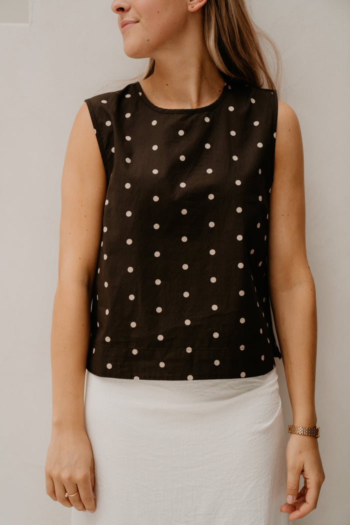 Polly Dot Top Dark Brown - Bij Keesje - Neo Noir - Top