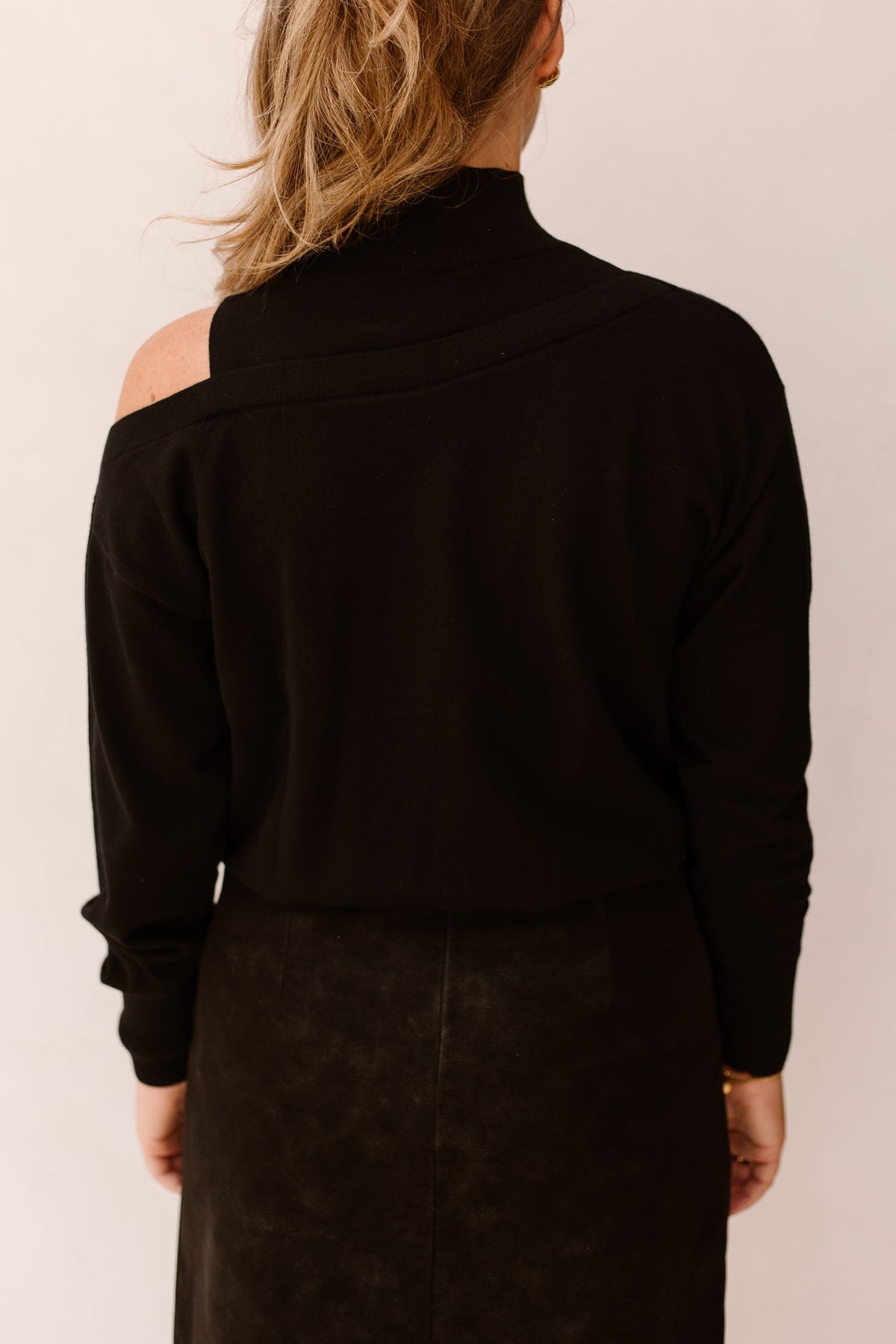 pullover opstaande kraag / off shoulder Black - Bij Keesje - K-design - Top