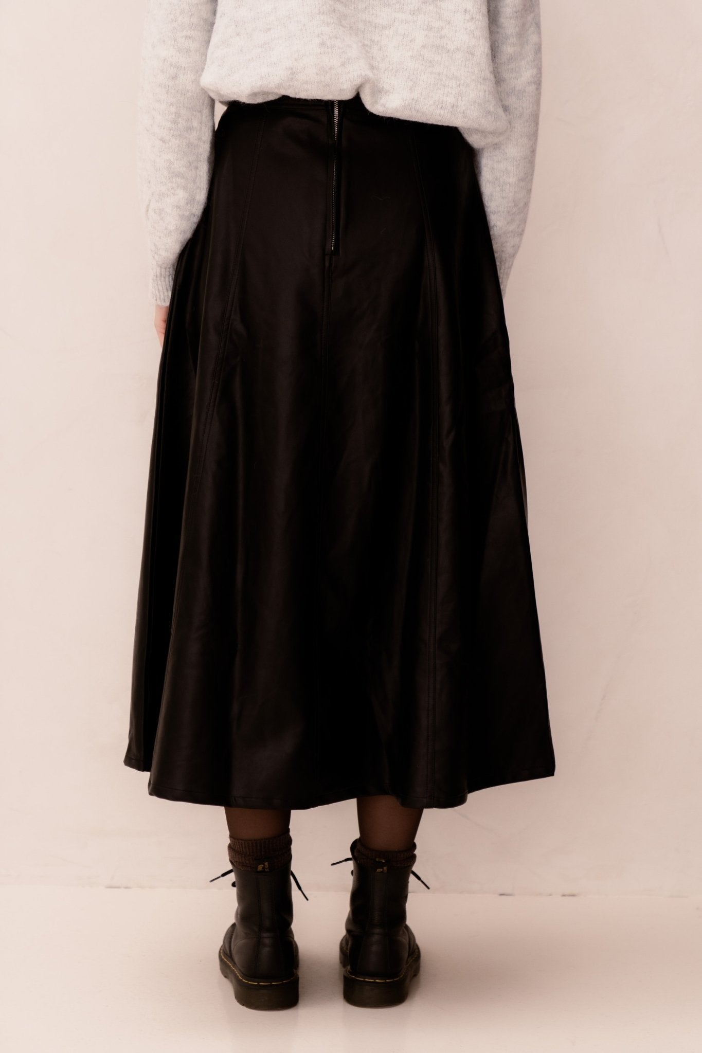 Raya Faux Leather Skirt - Bij Keesje - Neo Noir