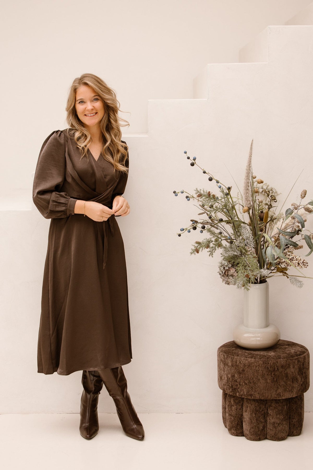 Rimini heavy sateen dress dark brown - Bij Keesje - Neo Noir