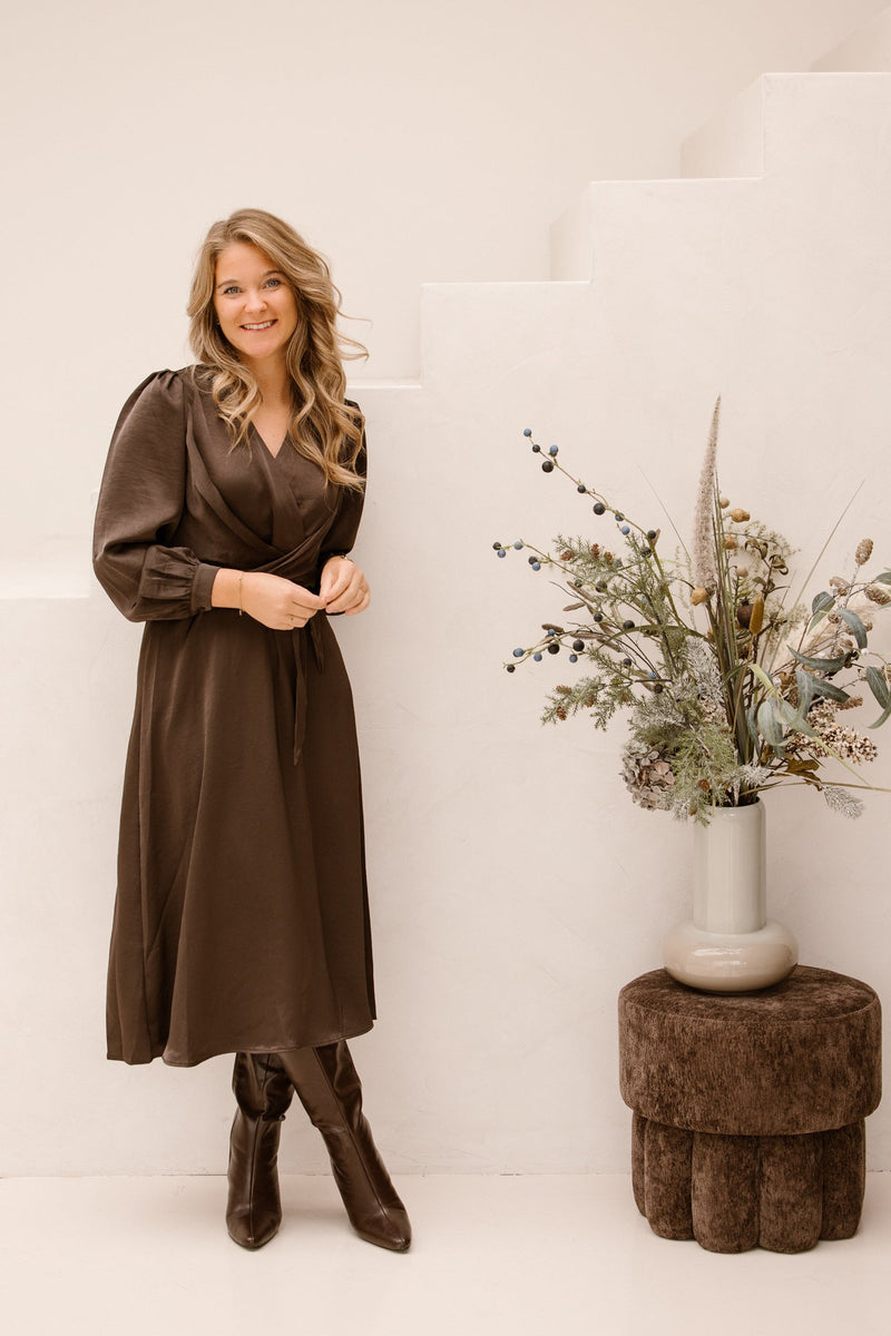 Rimini heavy sateen dress dark brown - Bij Keesje - Neo Noir