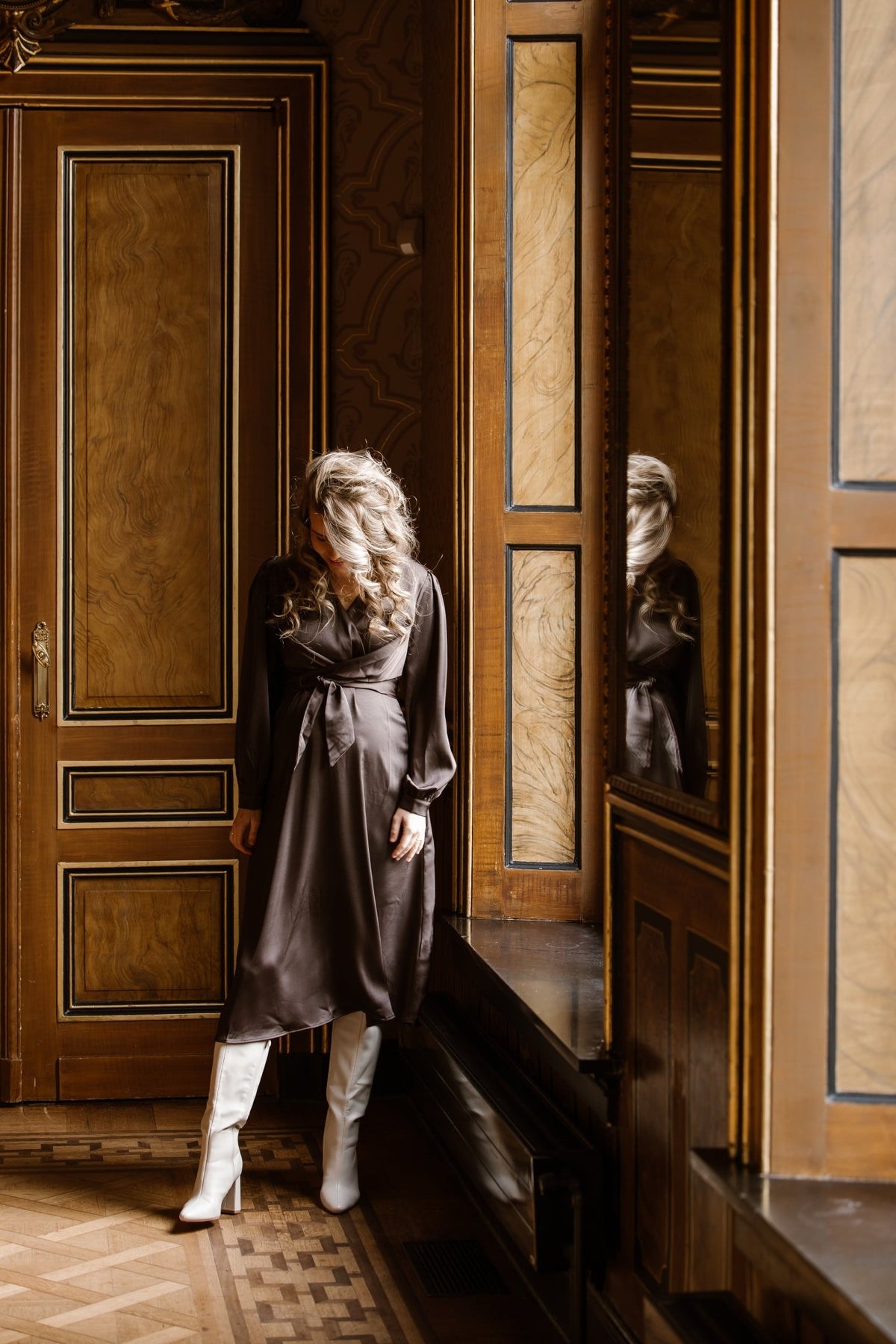 Rimini heavy sateen dress dark brown - Bij Keesje - Neo Noir